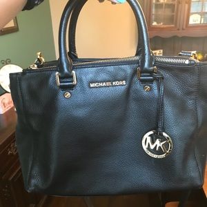Michale Kors black purse